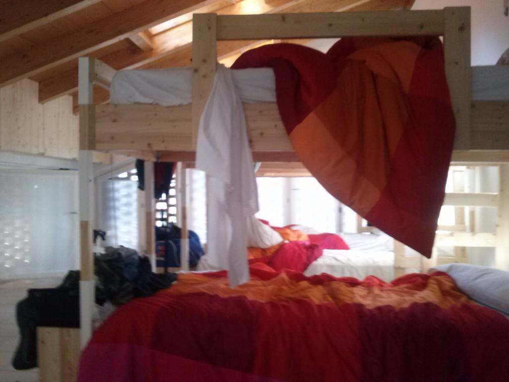 Ostello Casa Rossa Laveno-Mombello Ruang foto