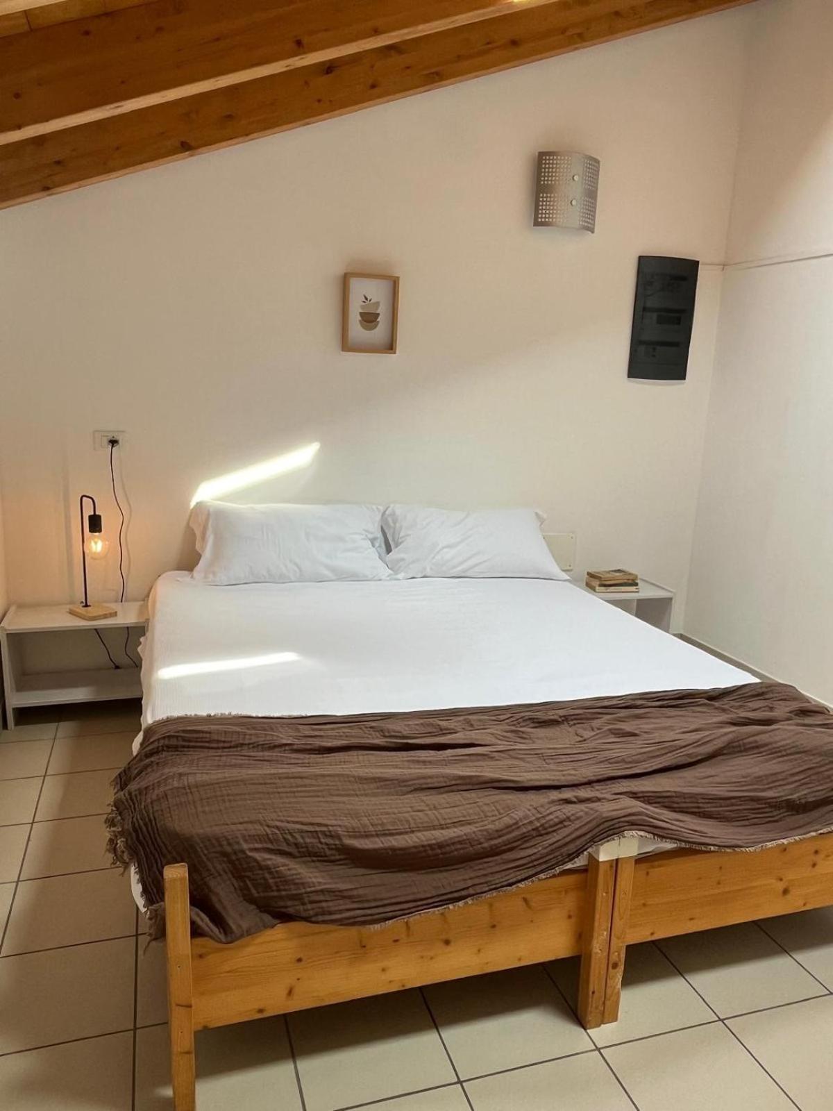 Ostello Casa Rossa Laveno-Mombello Bagian luar foto