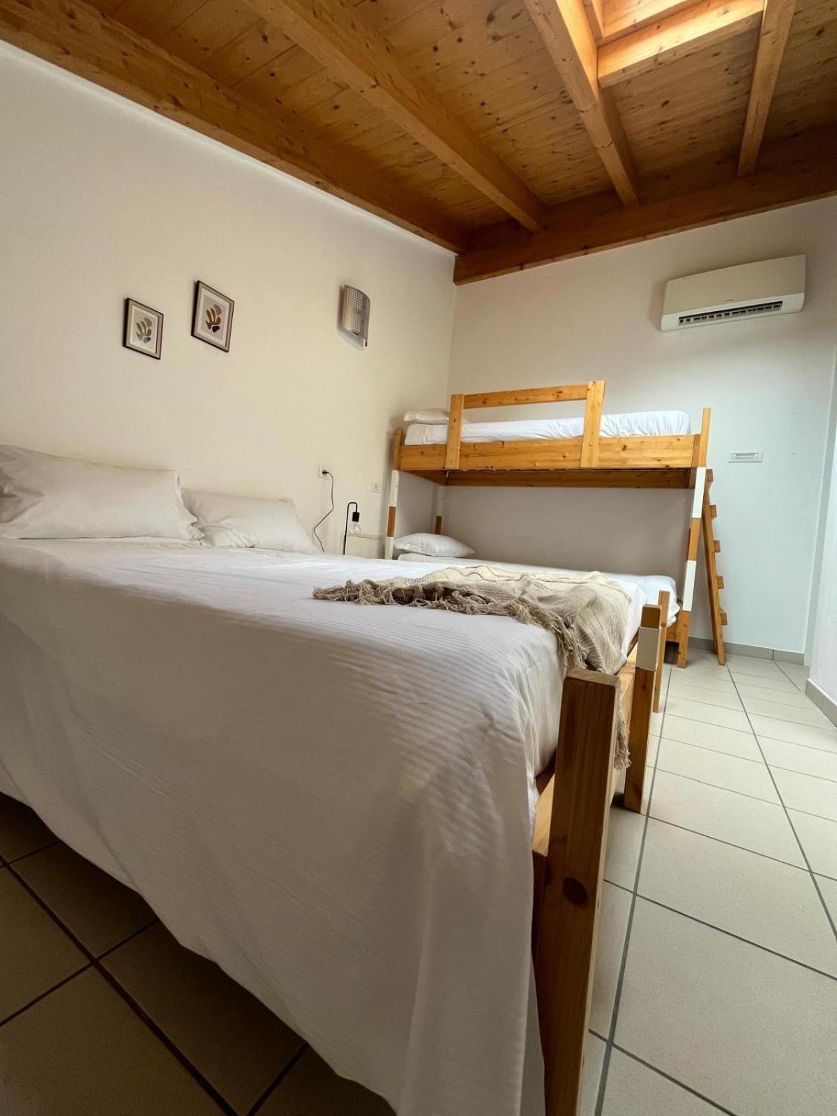 Ostello Casa Rossa Laveno-Mombello Bagian luar foto