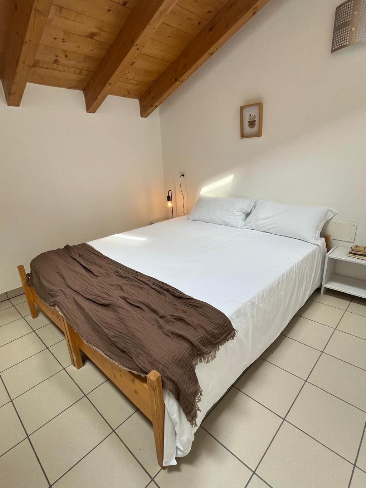Ostello Casa Rossa Laveno-Mombello Bagian luar foto