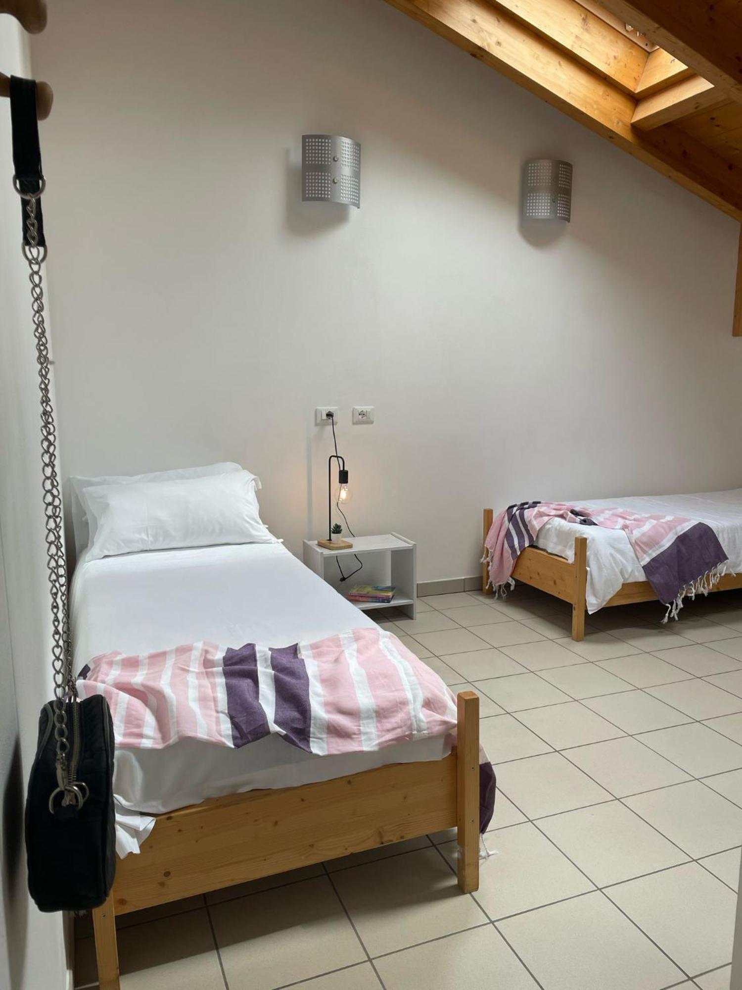 Ostello Casa Rossa Laveno-Mombello Bagian luar foto
