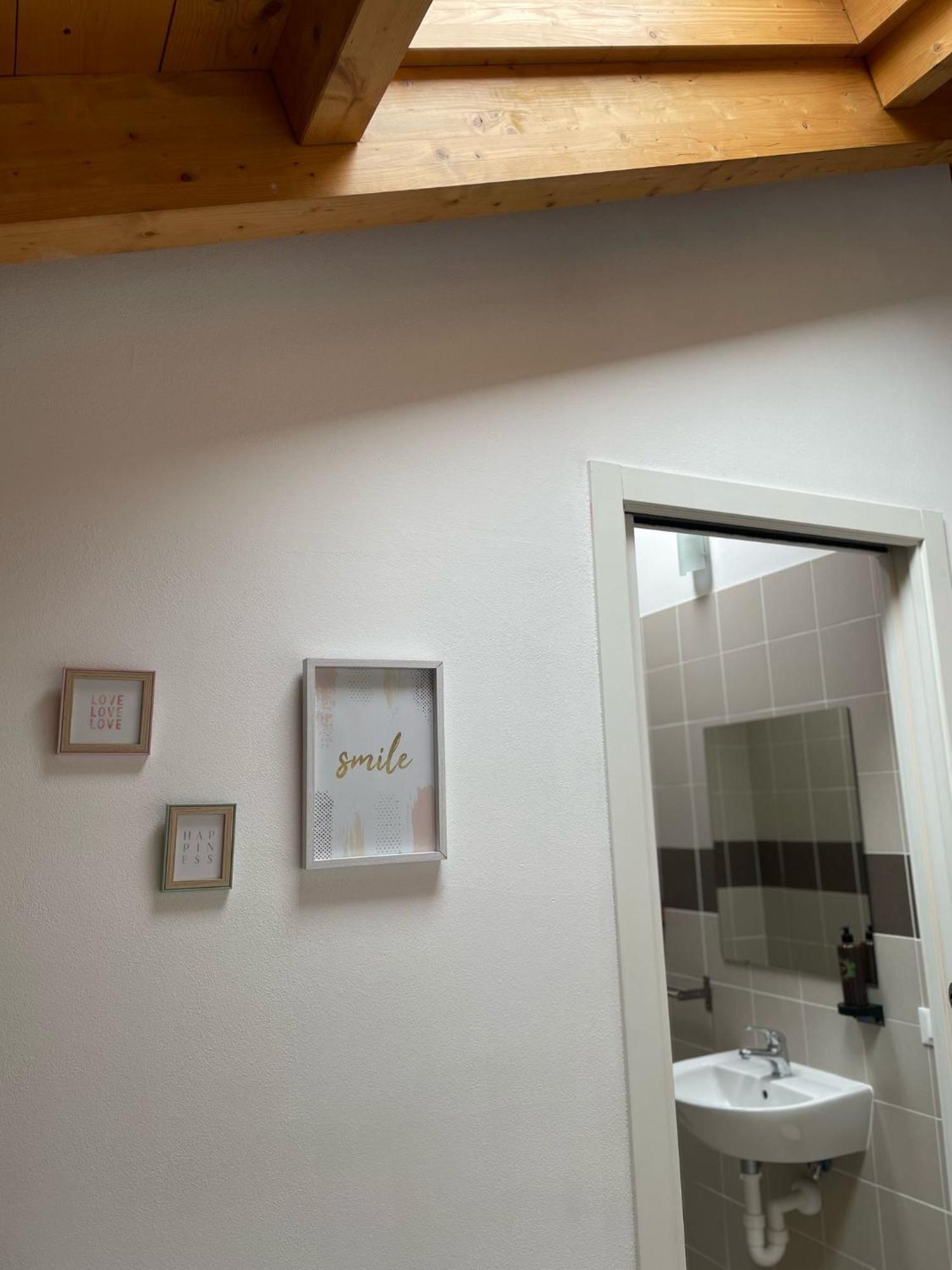 Ostello Casa Rossa Laveno-Mombello Bagian luar foto