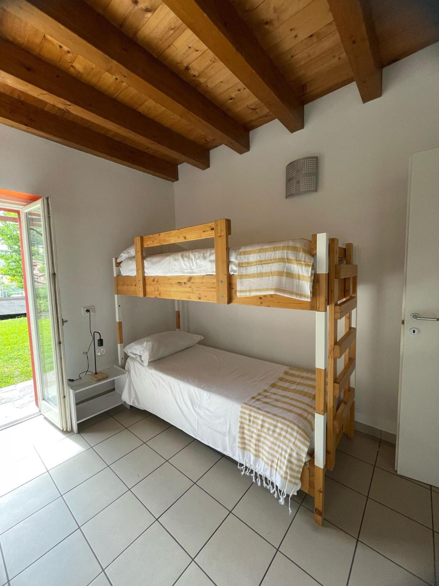 Ostello Casa Rossa Laveno-Mombello Bagian luar foto
