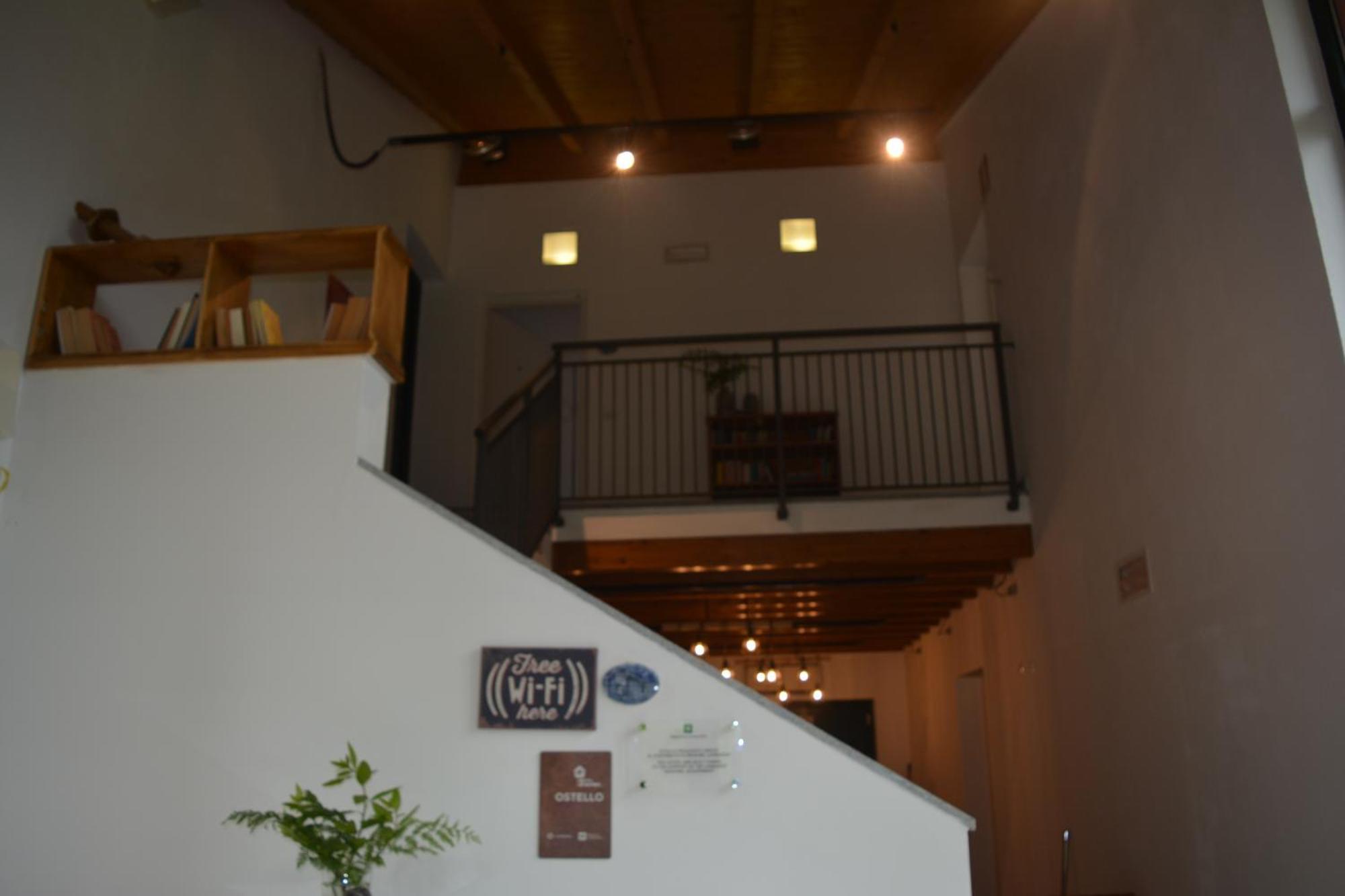 Ostello Casa Rossa Laveno-Mombello Bagian luar foto