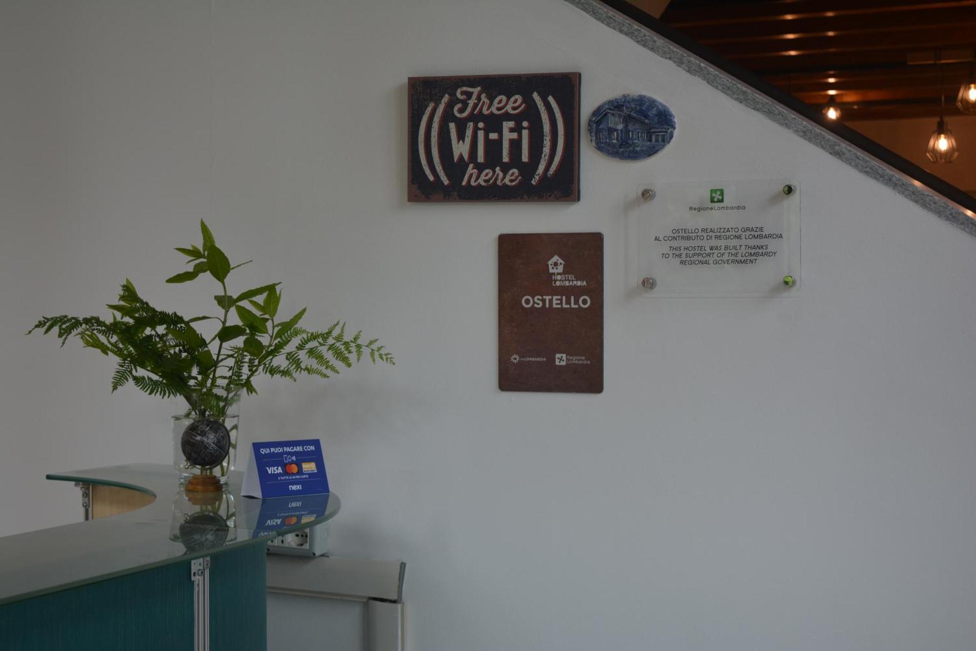Ostello Casa Rossa Laveno-Mombello Bagian luar foto