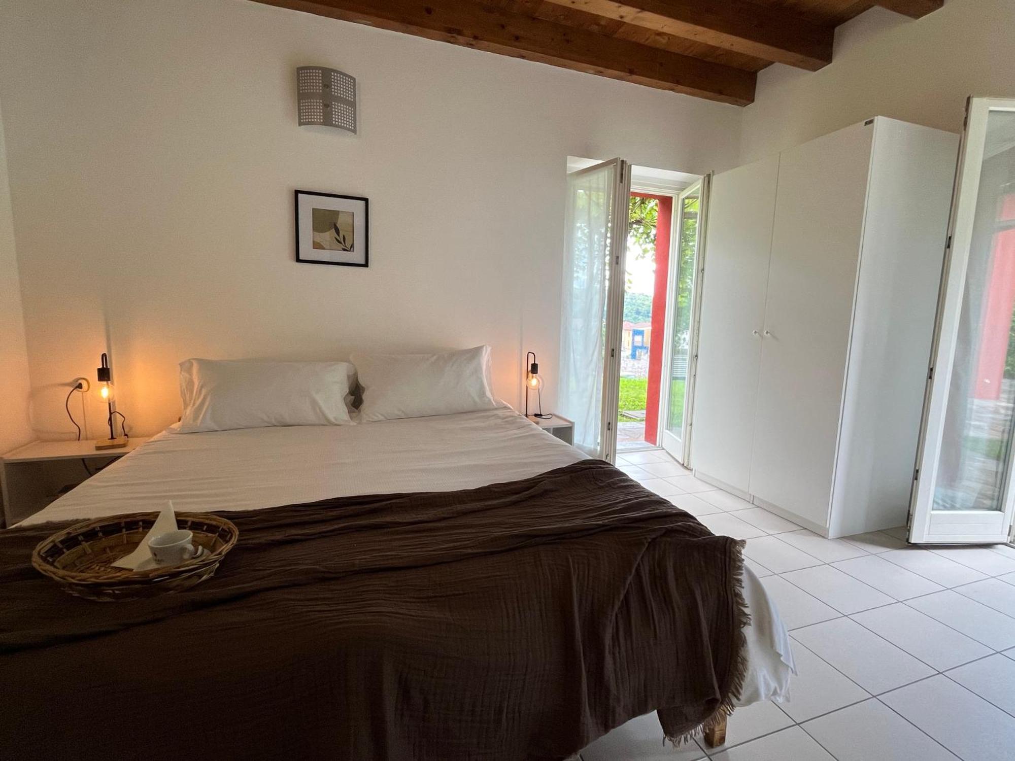 Ostello Casa Rossa Laveno-Mombello Bagian luar foto