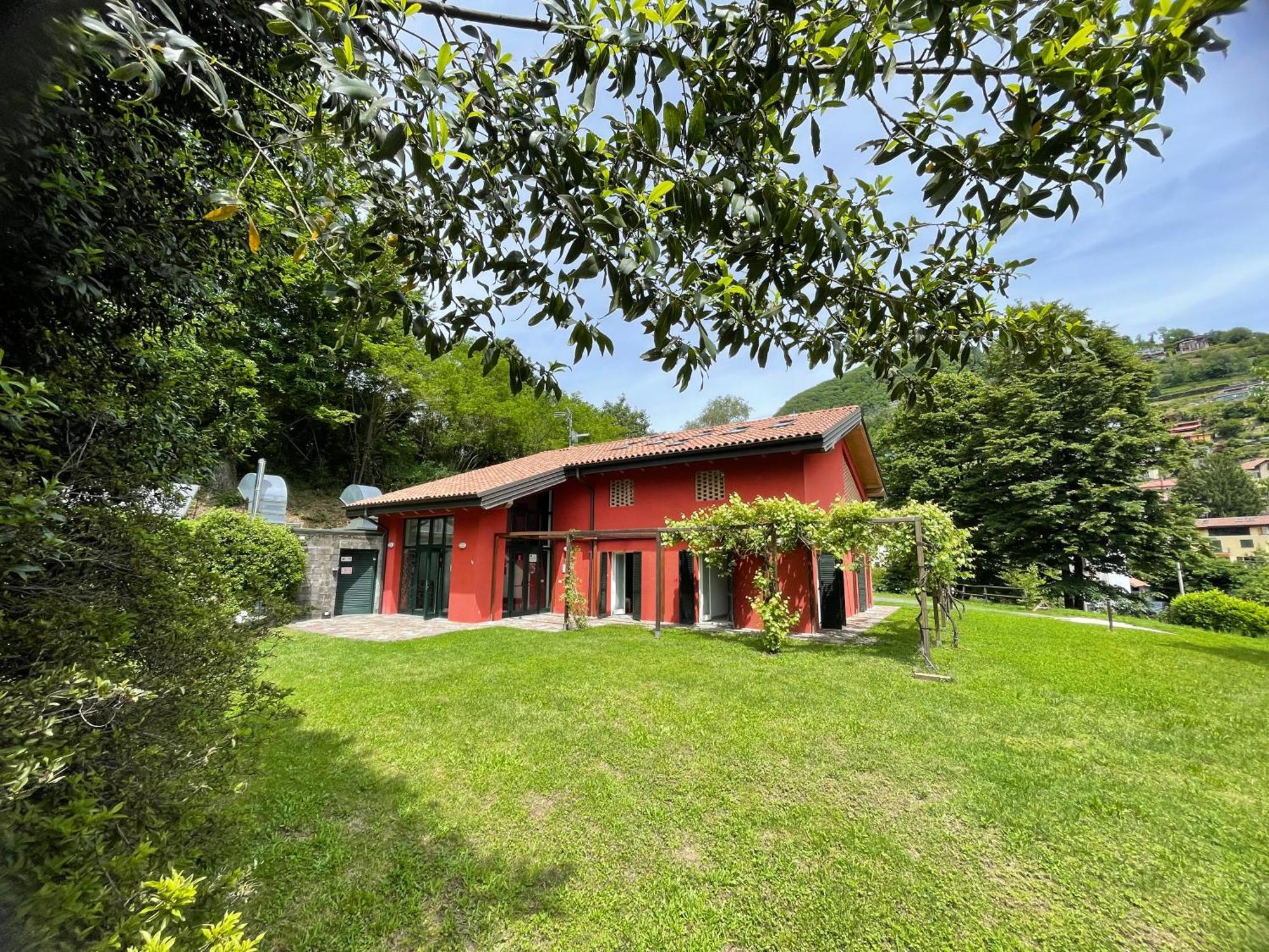 Ostello Casa Rossa Laveno-Mombello Bagian luar foto