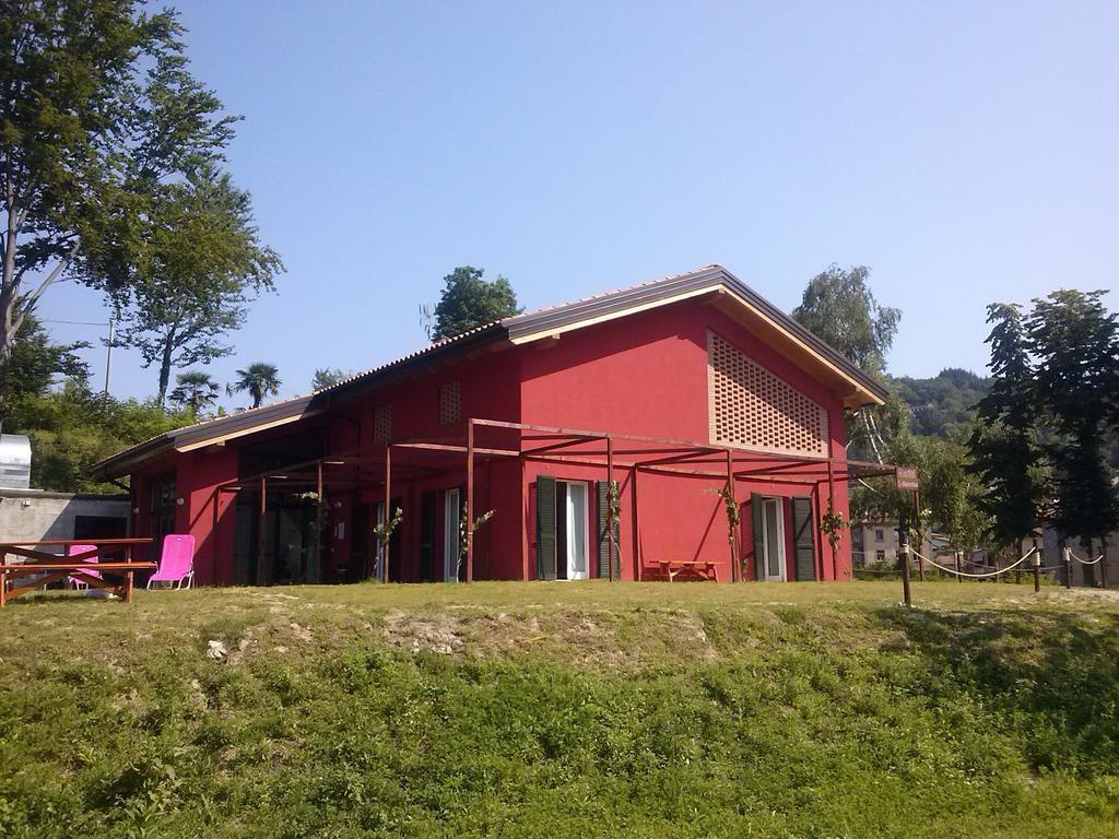 Ostello Casa Rossa Laveno-Mombello Bagian luar foto