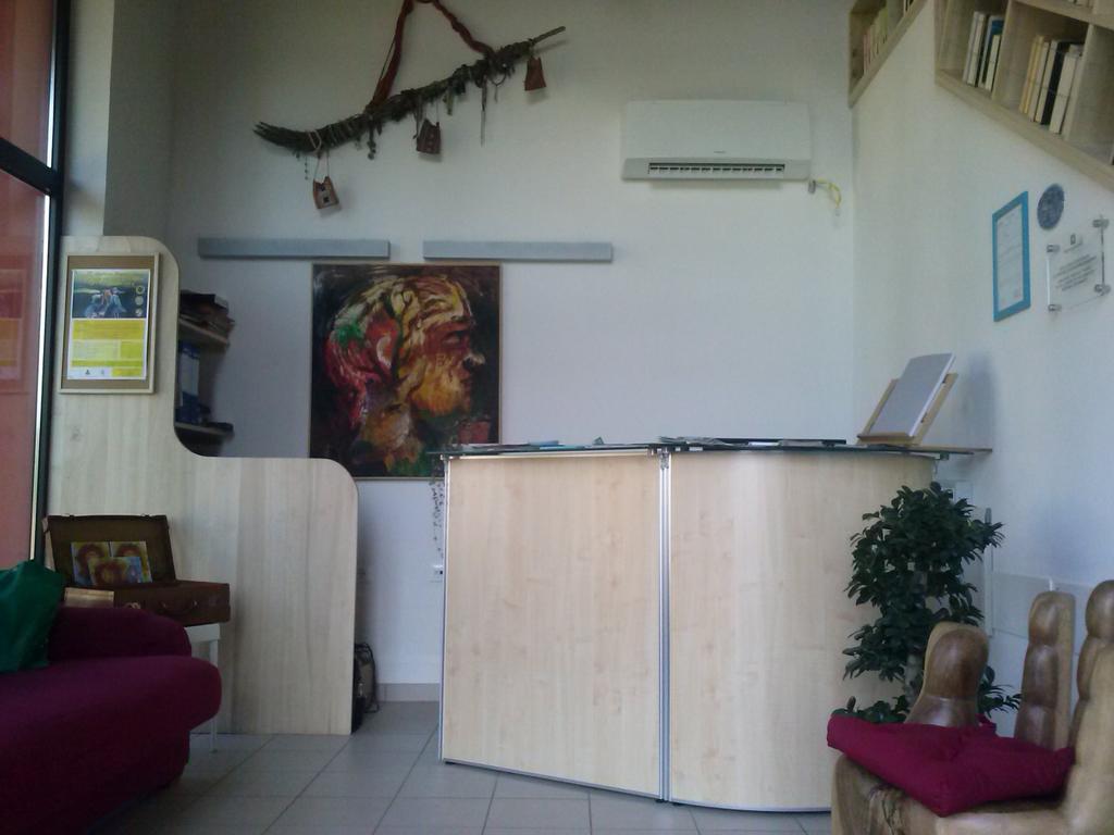Ostello Casa Rossa Laveno-Mombello Bagian luar foto