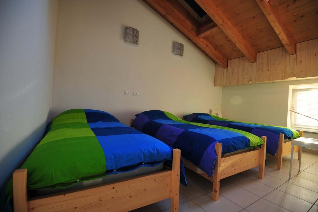 Ostello Casa Rossa Laveno-Mombello Ruang foto