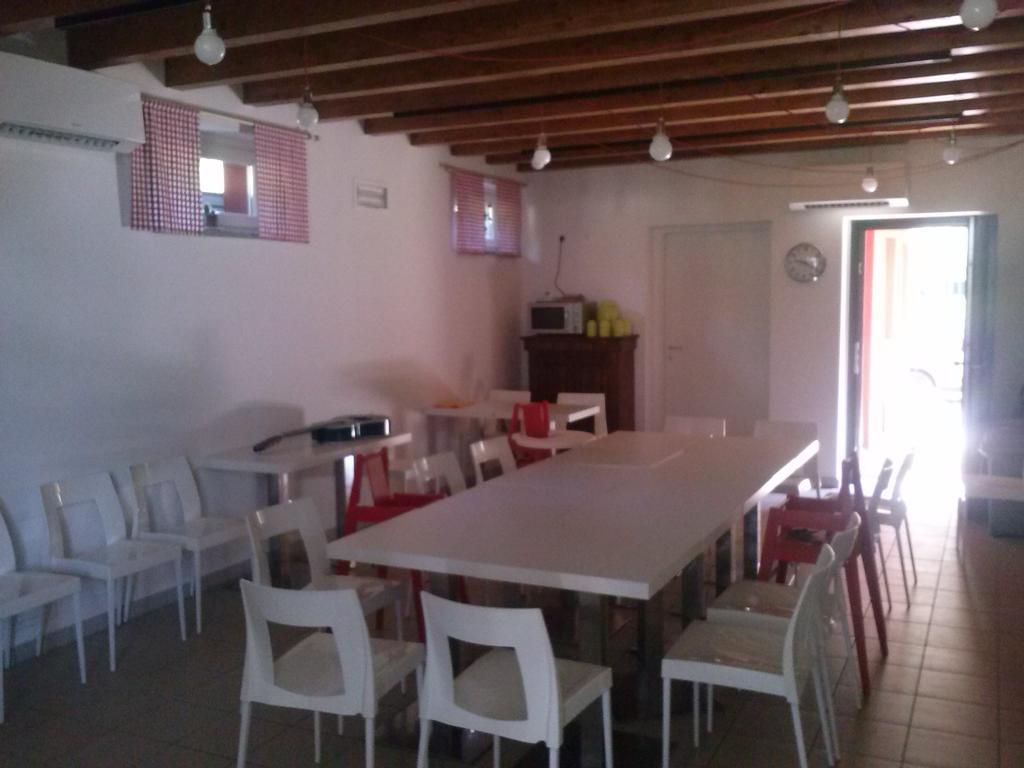 Ostello Casa Rossa Laveno-Mombello Bagian luar foto