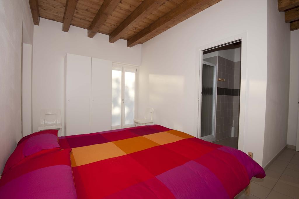 Ostello Casa Rossa Laveno-Mombello Ruang foto