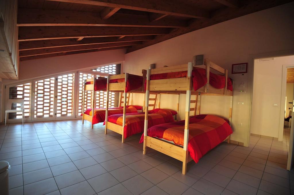 Ostello Casa Rossa Laveno-Mombello Ruang foto