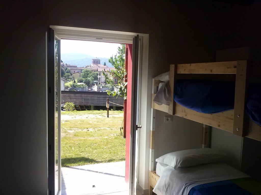 Ostello Casa Rossa Laveno-Mombello Bagian luar foto