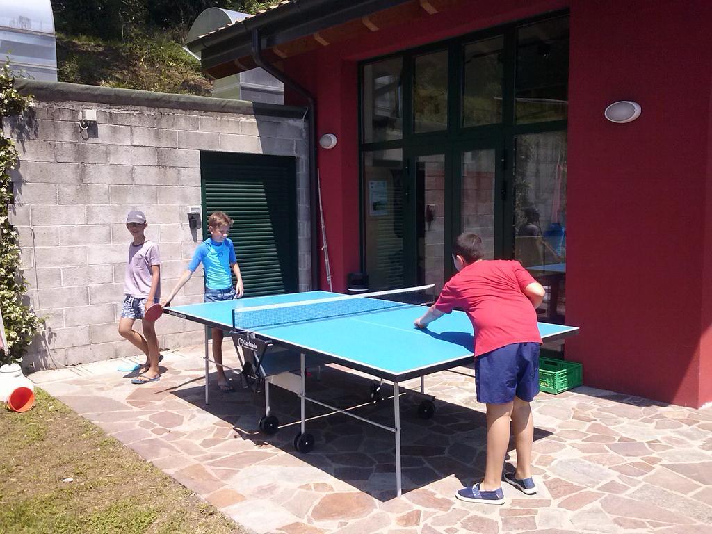 Ostello Casa Rossa Laveno-Mombello Bagian luar foto