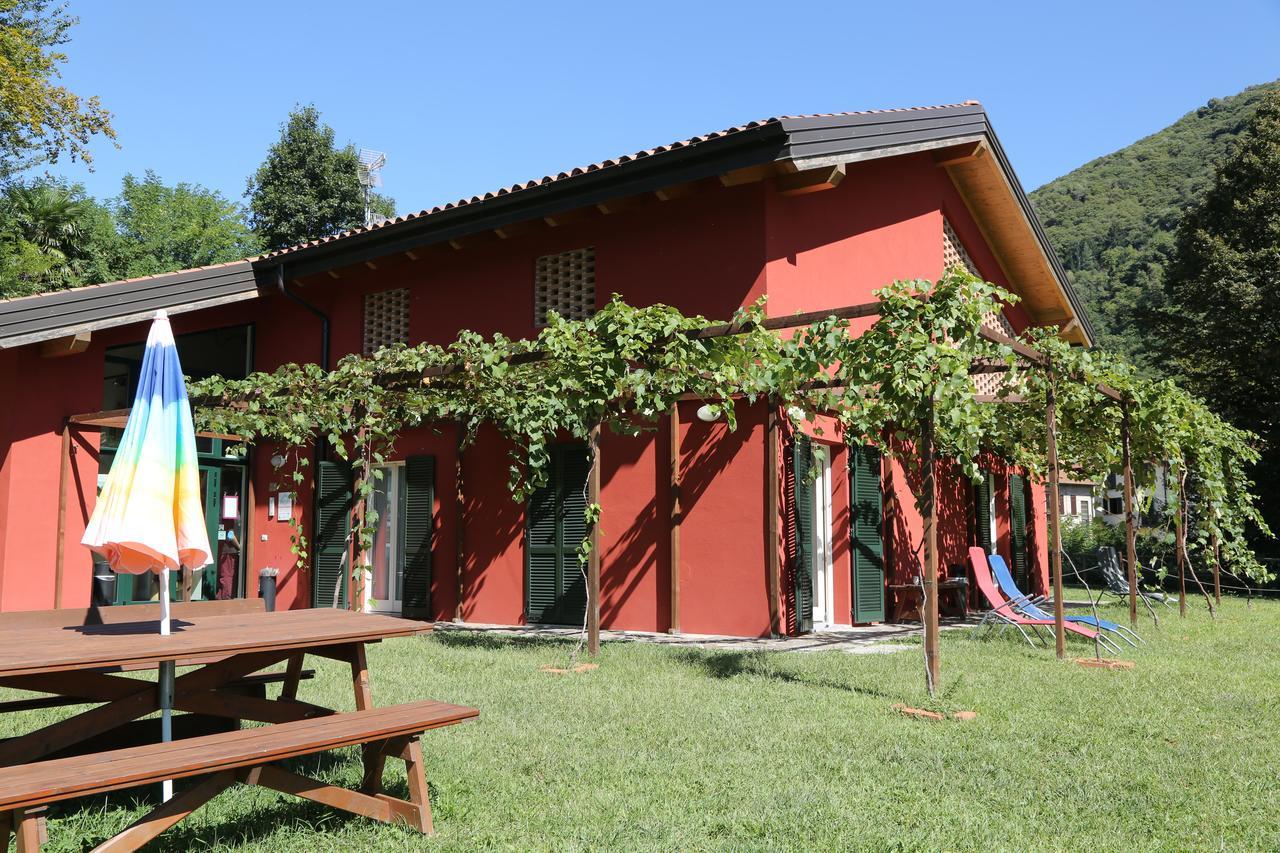 Ostello Casa Rossa Laveno-Mombello Bagian luar foto