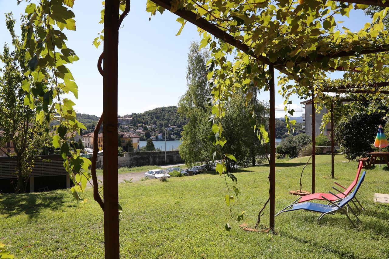 Ostello Casa Rossa Laveno-Mombello Bagian luar foto