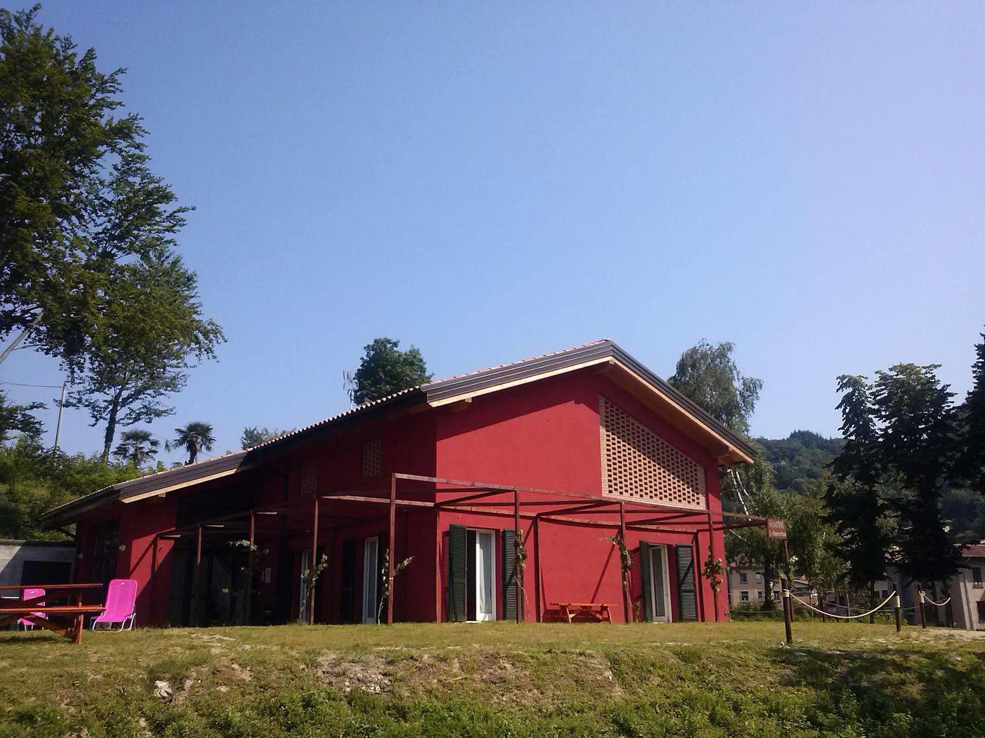 Ostello Casa Rossa Laveno-Mombello Bagian luar foto