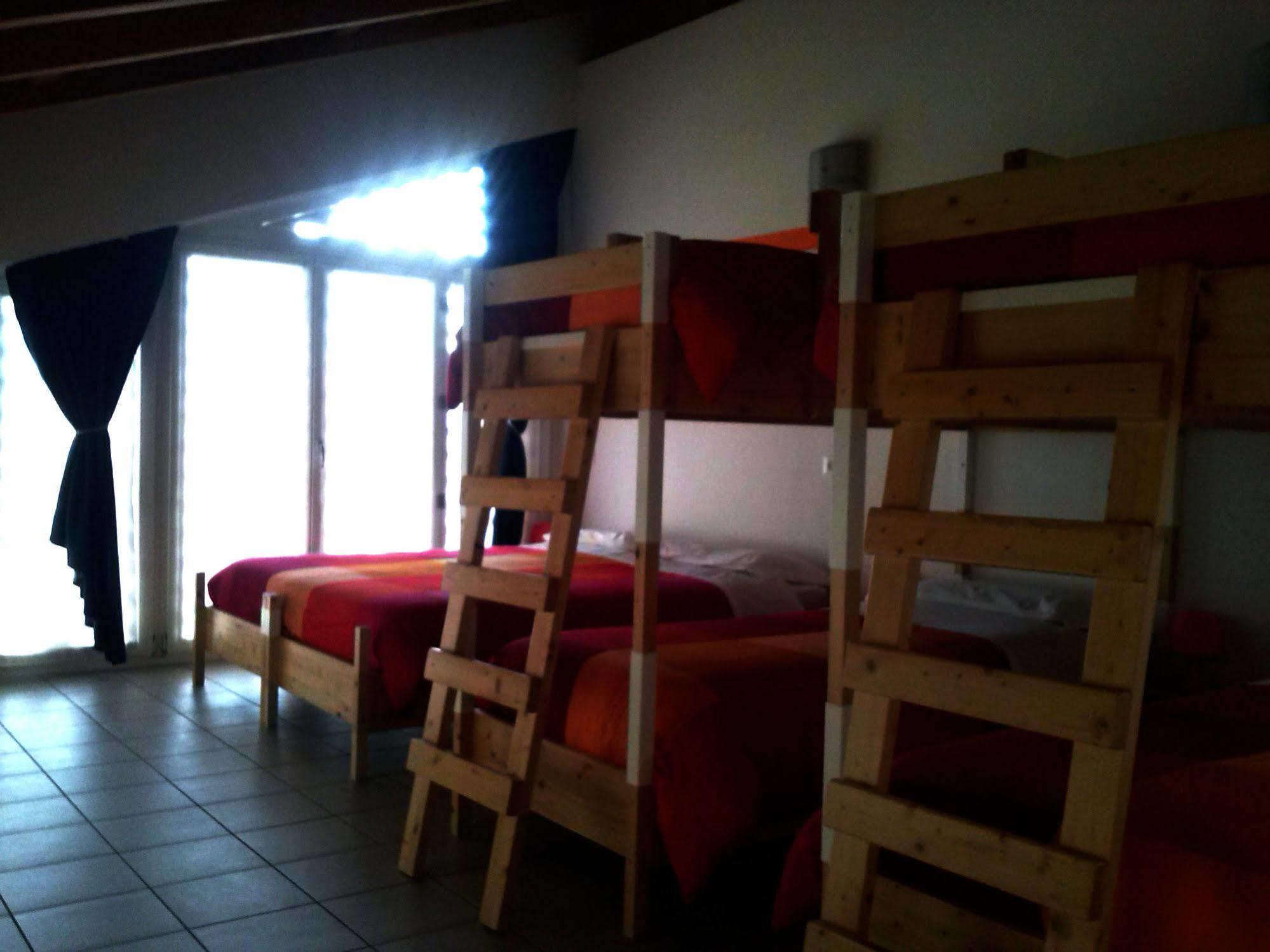 Ostello Casa Rossa Laveno-Mombello Bagian luar foto