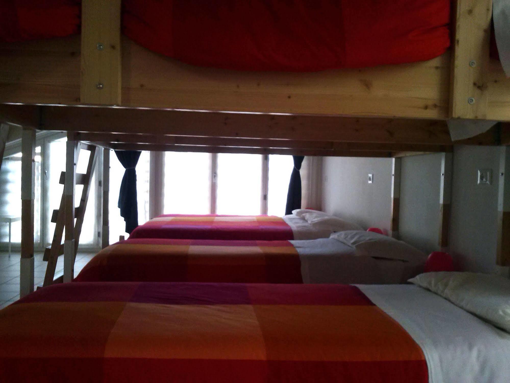 Ostello Casa Rossa Laveno-Mombello Bagian luar foto