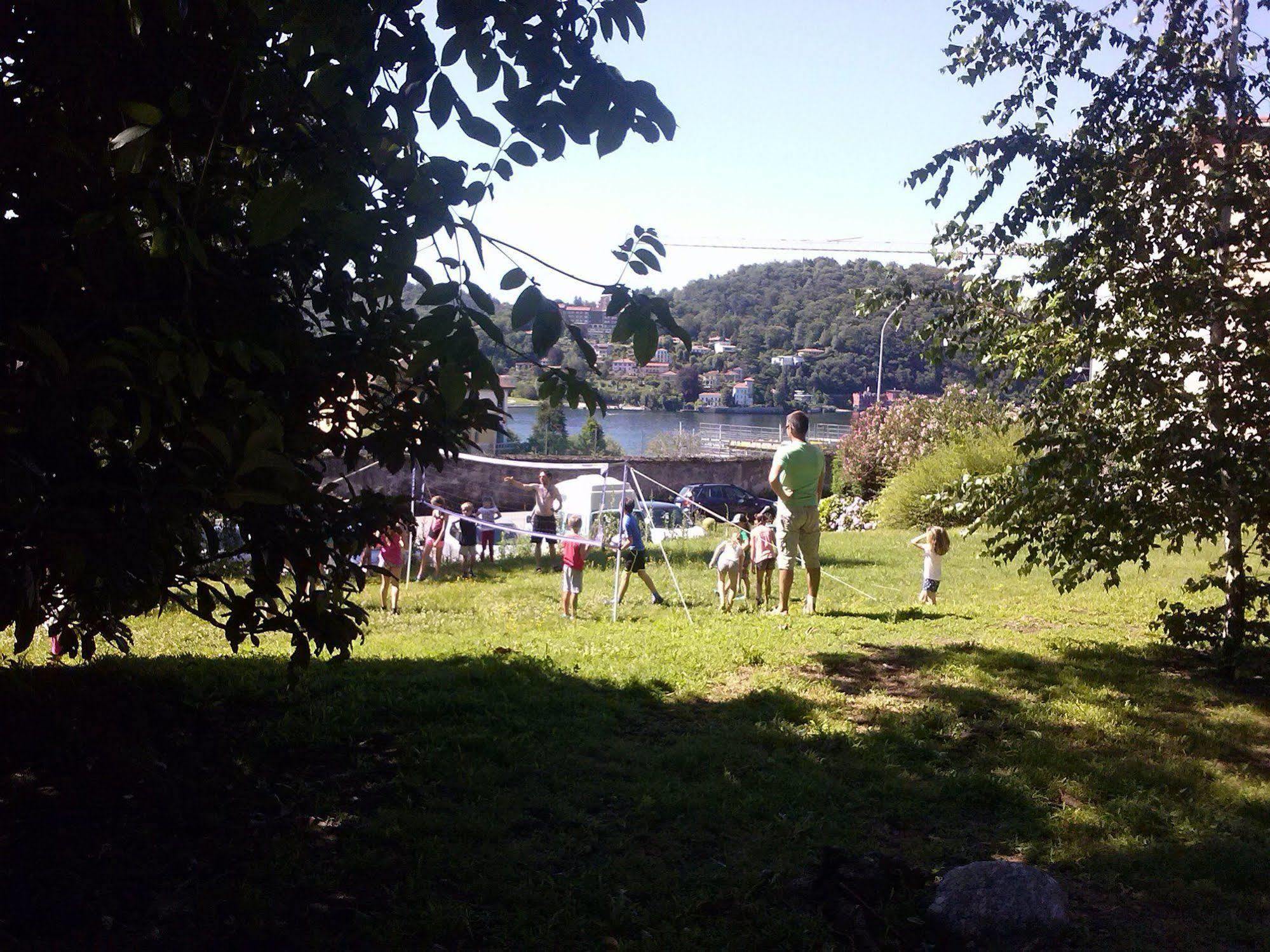 Ostello Casa Rossa Laveno-Mombello Bagian luar foto